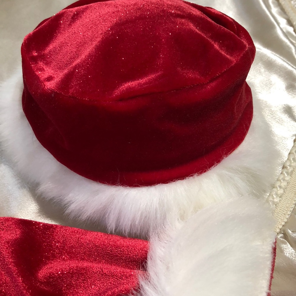 Bonnie Jean 2T Girls Santa Dress & Matching Hat - Picture 3 of 4